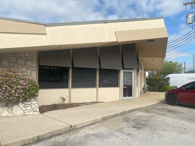 More Photos Of 3400 San Pedro, San Antonio Freestanding For Lease