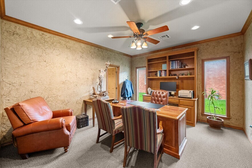 More Photos Of 2220 W 2nd Ave, Corsicana Office For Sale