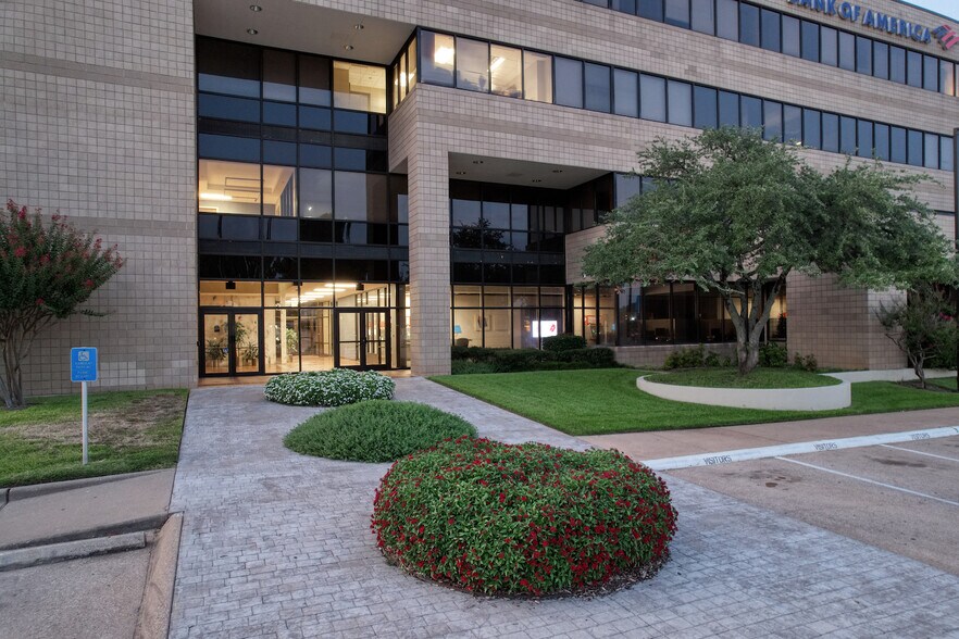 More Photos Of 3301 Golden Rd, Tyler Office For Lease