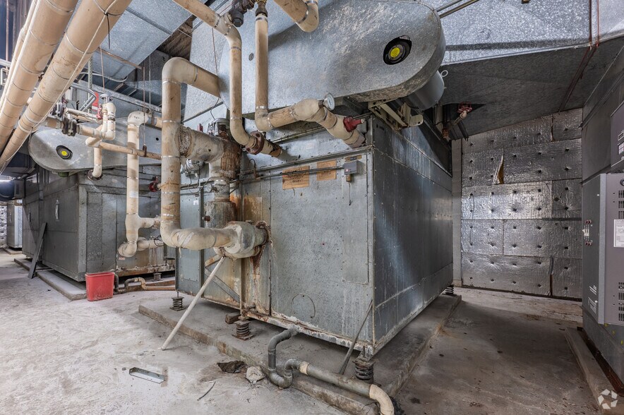 More Photos Of 100 Mall Dr, Steubenville Department Store For Lease