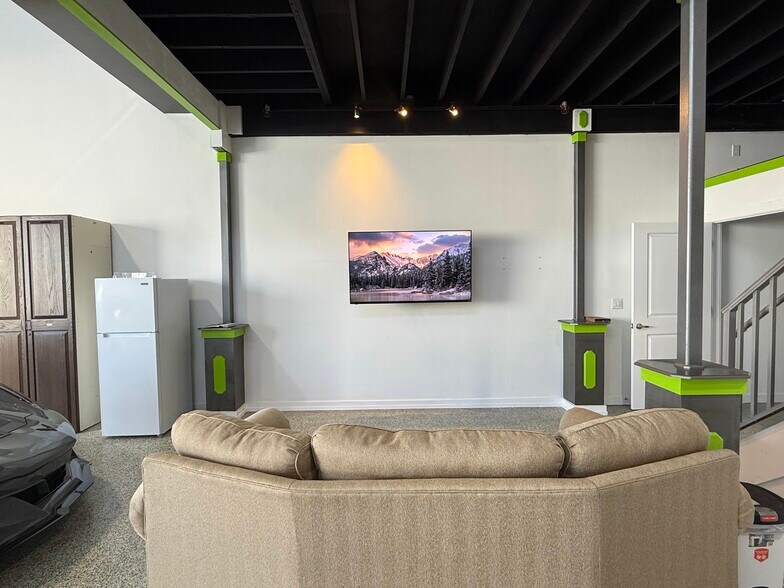 More Photos Of 861 NE Industrial Blvd, Jensen Beach Warehouse For Lease