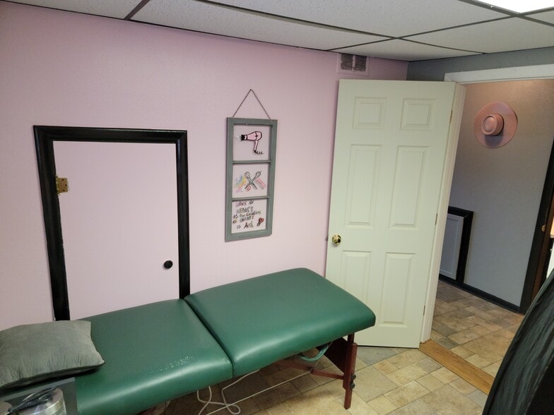 More Photos Of 450 Montana Ave, Lovell Storefront Retail Office For Sale