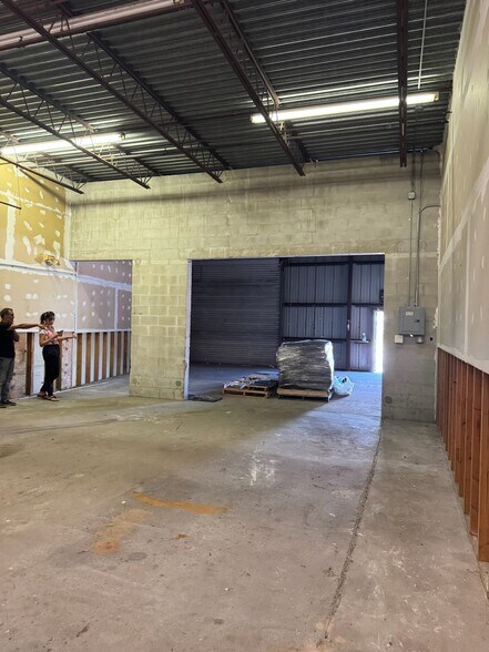 More Photos Of 110 Athens St, Tarpon Springs Light Manufacturing For Lease