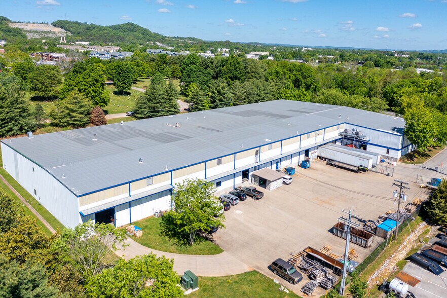 More Photos Of 104 Southeast Pky, Franklin Warehouse For Lease