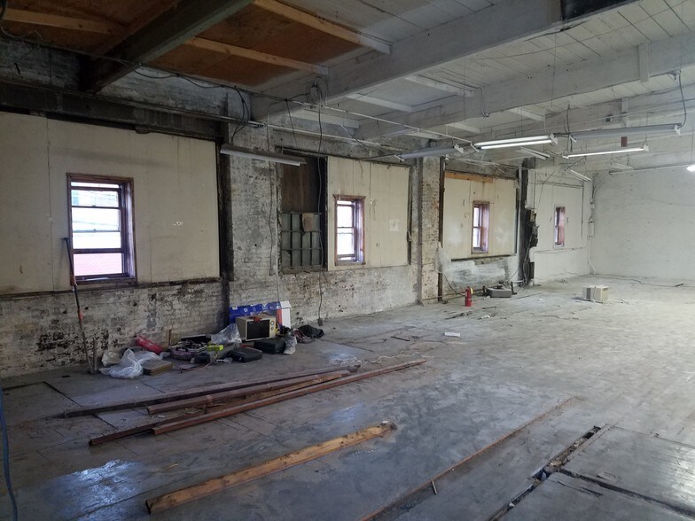 More Photos Of 60 Dickerson St, Newark Light Manufacturing For Lease