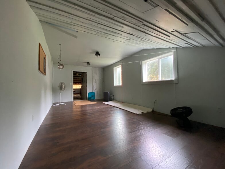 More Photos Of 15626 SE Martins St, Portland Warehouse For Lease