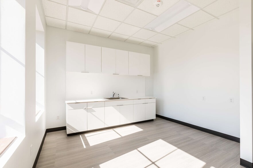 More Photos Of 1100-1120 Classen Dr, Oklahoma City Unknown For Lease