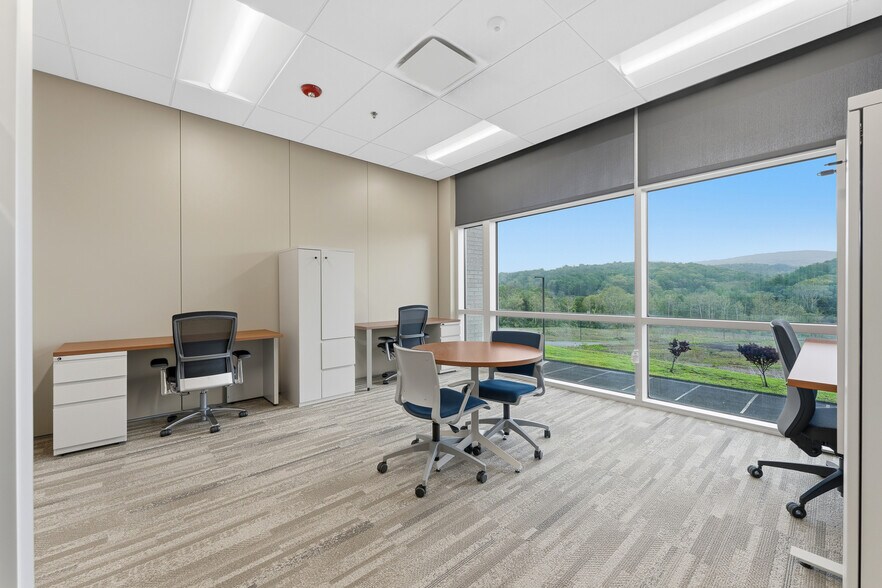 More Photos Of 423 Fortress Blvd, Morgantown Office For Sale