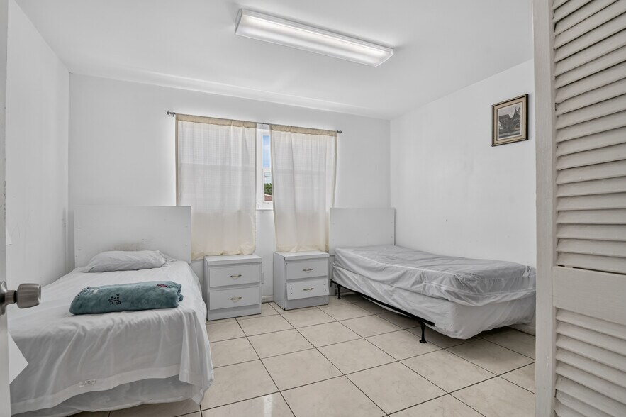 More Photos Of Blue Heron Blvd - 40 Bed Licensed Independent Living Facility, Riviera Beach Healthcare For Sale