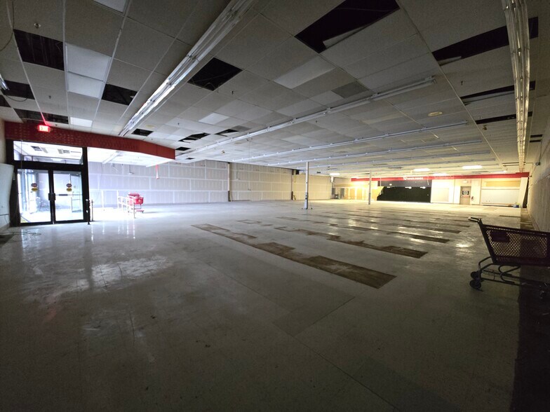 More Photos Of 261-283 N Dupont Hwy, Dover Storefront For Lease