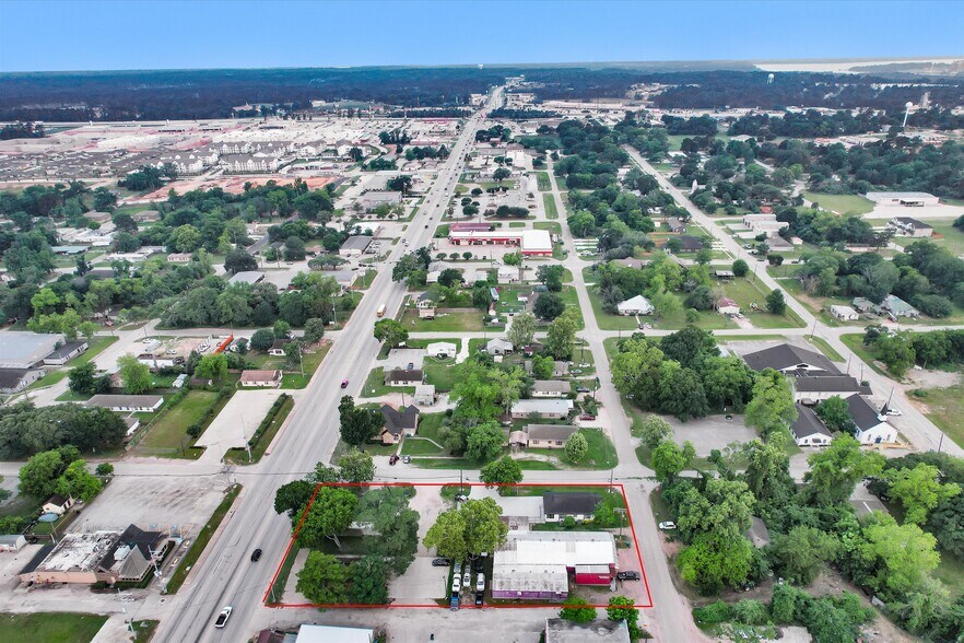More Photos Of 108 W Montgomery St, Willis Flex For Sale