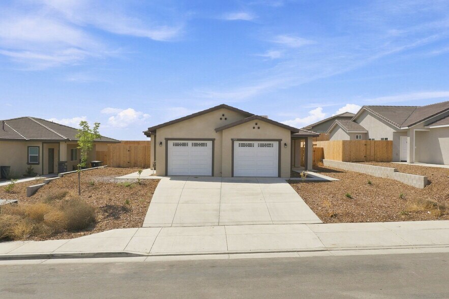 More Photos Of 9121 Prometheus Dr, Bakersfield Apartments For Sale