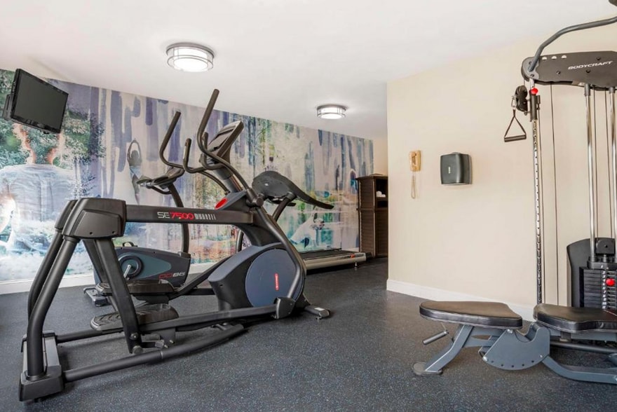 More Photos Of 842 Thompson St, Gardendale Hotel For Sale