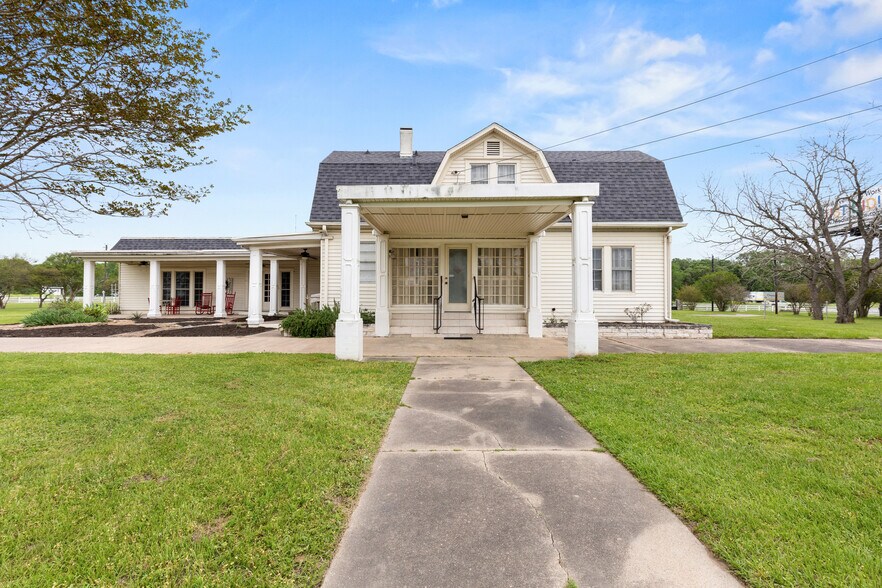 More Photos Of 53447 Highway 290, Hempstead Specialty For Sale