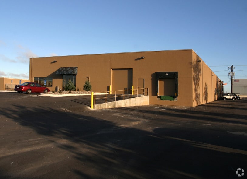 More Photos Of 2901 E 78th St, Bloomington Light Distribution For Sale