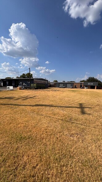 More Photos Of 709 N Cowan Ave, Lewisville Land For Sale