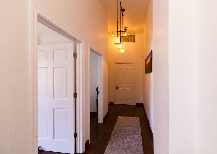 More Photos Of 220 Windsor River Rd, Windsor Apartments For Sale