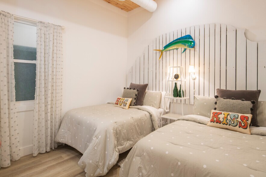 More Photos Of 13662 Red Arrow Hwy, Harbert Hotel For Sale