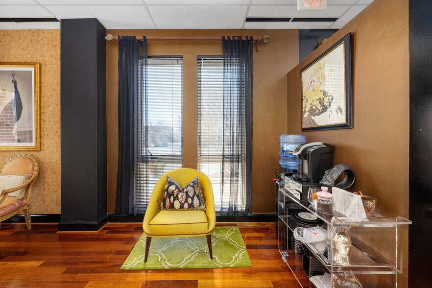 More Photos Of 9255 Center St, Manassas Medical For Lease