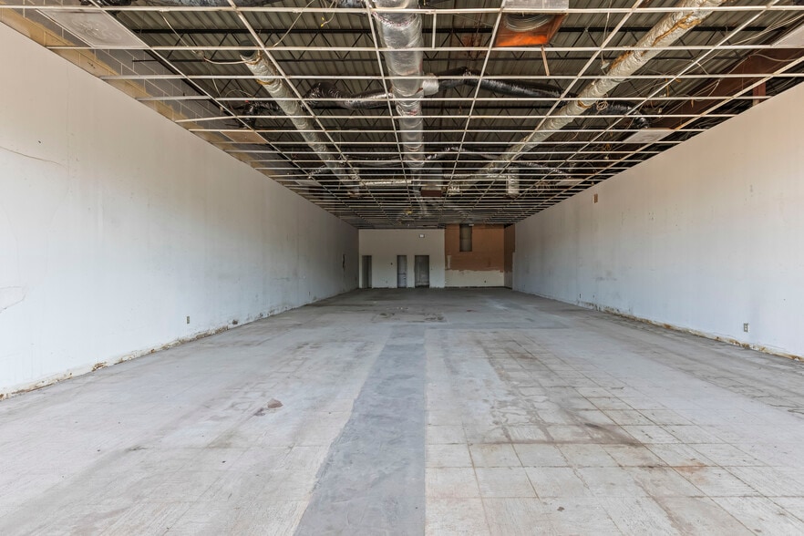 More Photos Of 3972-3976 Lawrenceville Hwy, Tucker Storefront For Lease