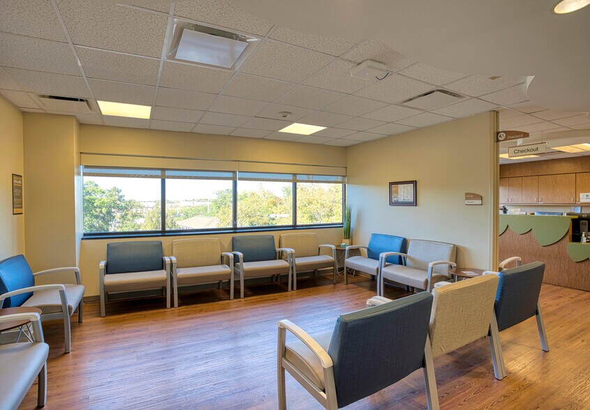 More Photos Of 500 N Keene St, Columbia Medical For Sale