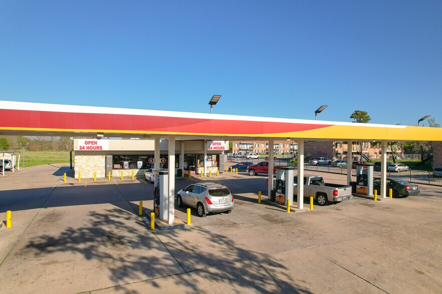 More Photos Of 7911 Wilcrest Dr, Houston Service Station For Sale