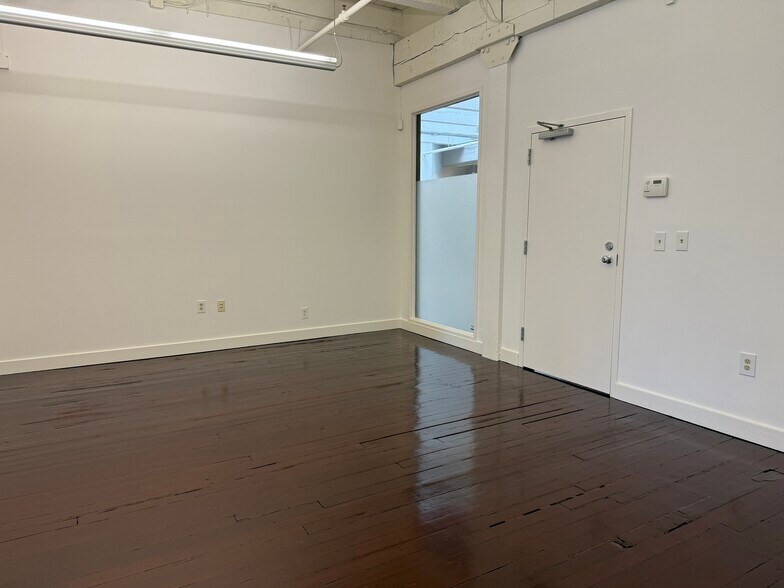 More Photos Of 1231 NW Hoyt St, Portland Loft Creative Space For Lease