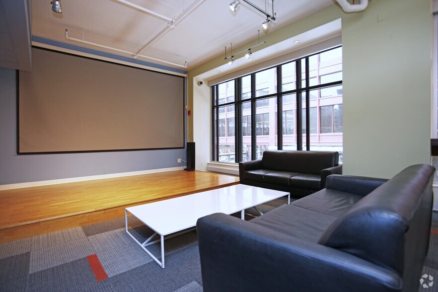 More Photos Of 59 E Van Buren St, Chicago Apartments For Lease