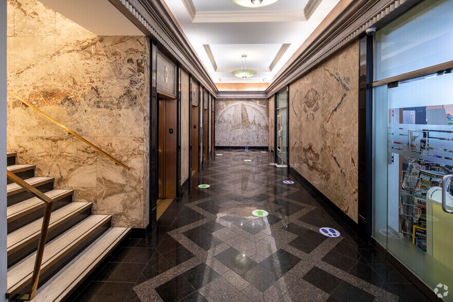 More Photos Of 372 Bay St, Toronto Office For Lease