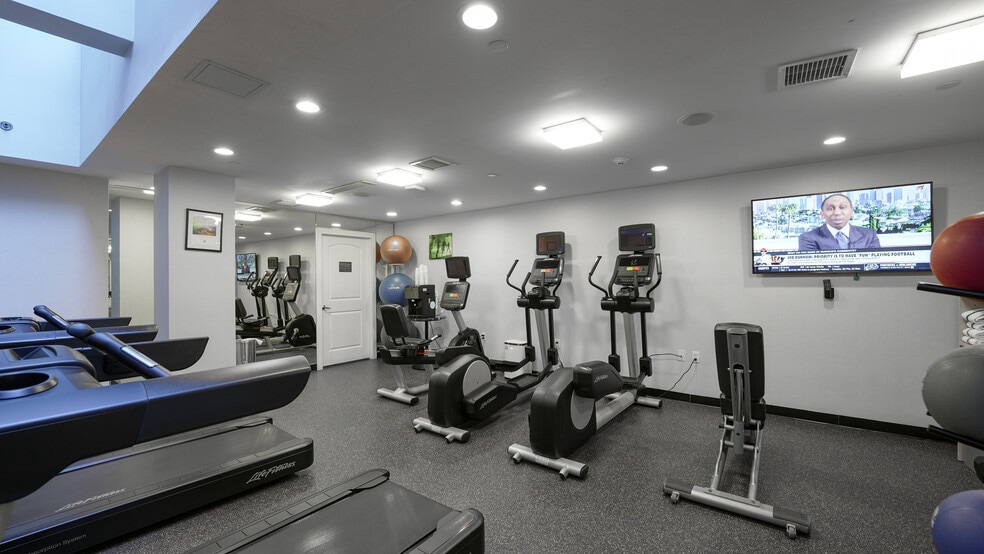 More Photos Of 324 W 44th St, New York Hotel For Sale