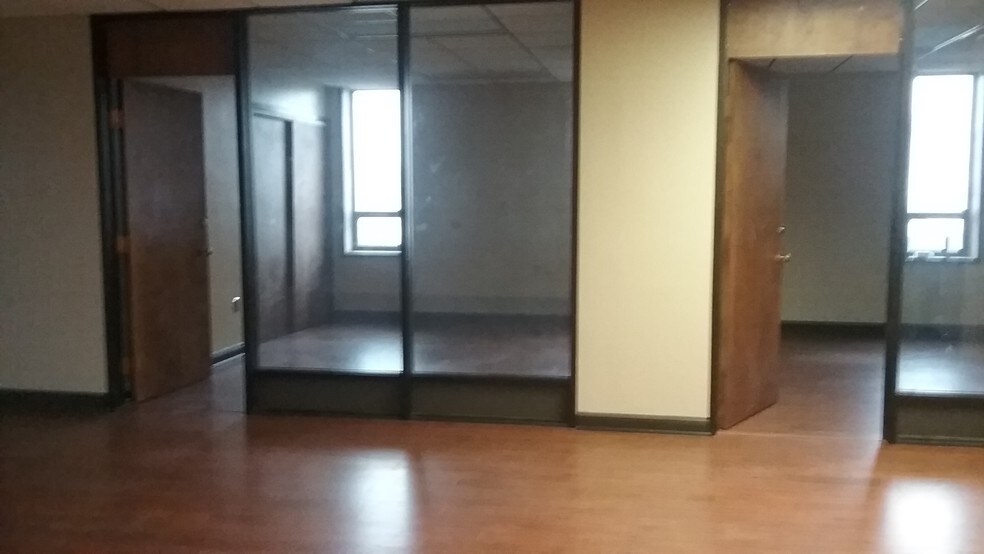 More Photos Of 600 Clifty St, Somerset Office For Lease