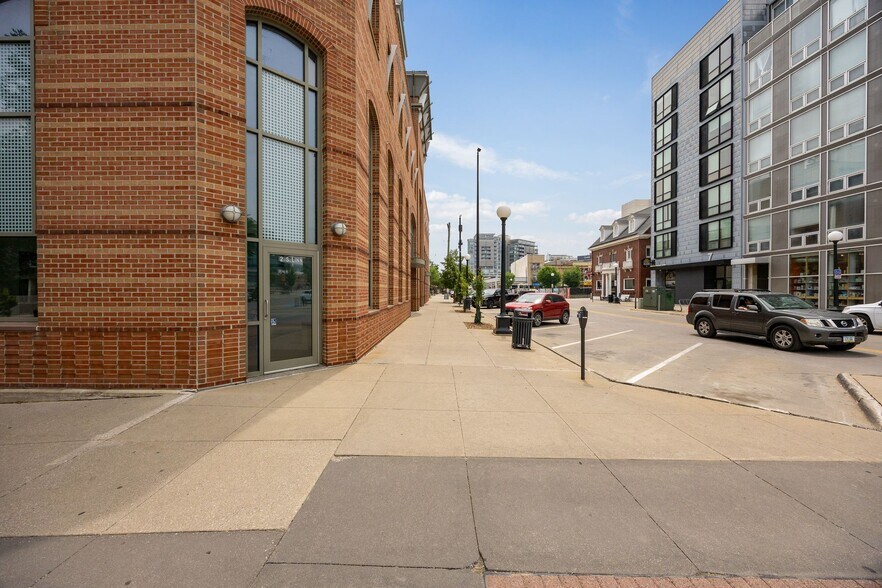More Photos Of 2-4 S Linn St, Iowa City Office For Lease