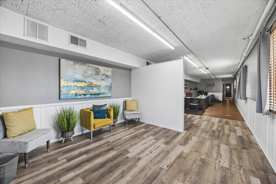 More Photos Of 10439 W Cermak Rd, Westchester Office For Sale
