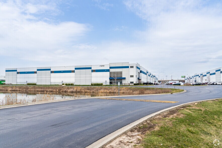 More Photos Of 10701 Franklin Ave, Franklin Park Warehouse For Lease