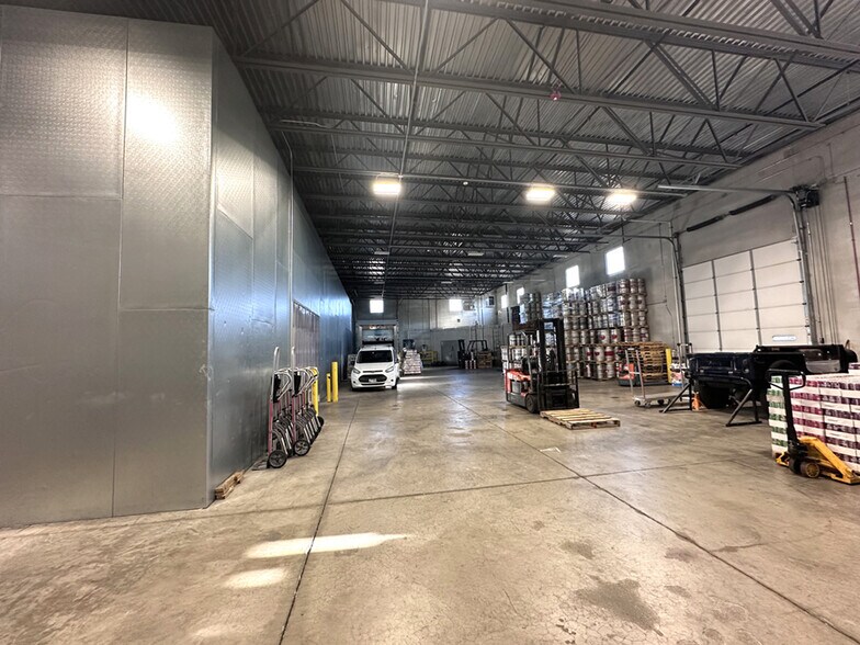 More Photos Of 750 N 17th St, St Charles Warehouse For Lease