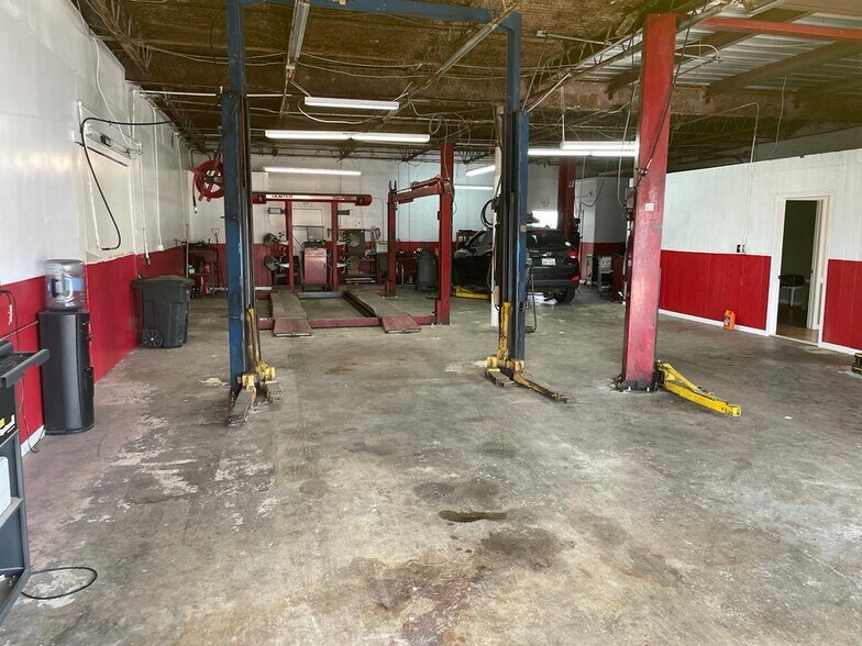 More Photos Of 2116 Fry Rd, Houston Auto Repair For Lease