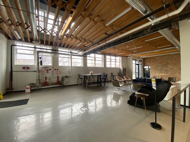 More Photos Of 2901 W Lawrence Ave, Chicago Flex For Lease