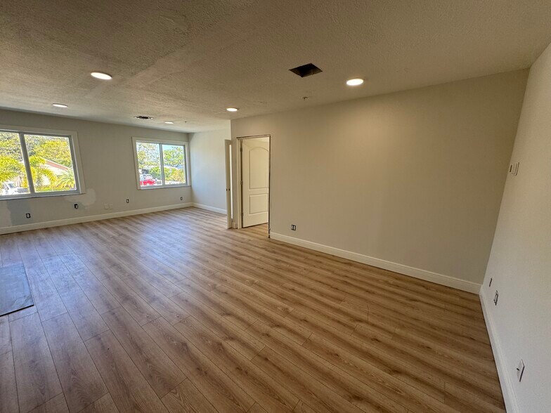 More Photos Of 1 SW Osceola St, Stuart Restaurant For Lease