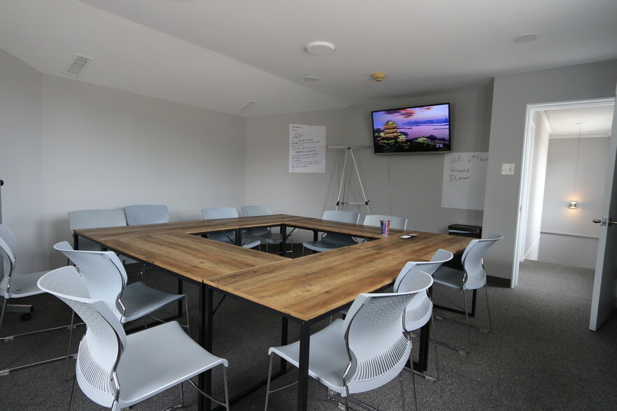 More Photos Of 1500-1502 S Big Bend Blvd, Richmond Heights Office For Sale