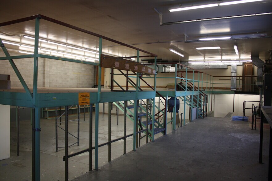 More Photos Of 934 E Wheeler Rd, Moses Lake Showroom For Sale