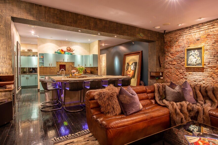 More Photos Of 213 Printers Aly, Nashville General Retail For Sale