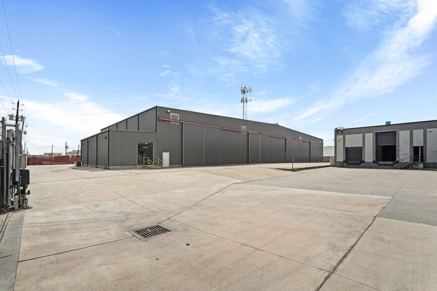 More Photos Of 8411 Villa Dr, Houston Warehouse For Lease