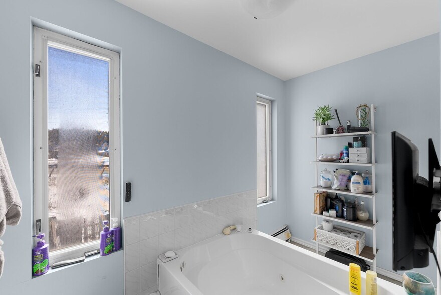 More Photos Of 29 Laren St, Wahnapitae Apartments For Sale