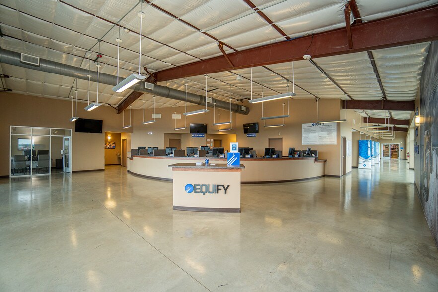 More Photos Of 7044 Interstate 10, Sealy Distribution For Sale