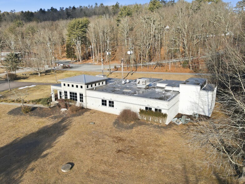More Photos Of 113 Pocono Dr, Milford Office For Sale