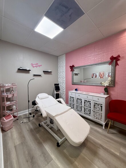 More Photos Of 5404 Hoover Blvd, Tampa Medical For Sale
