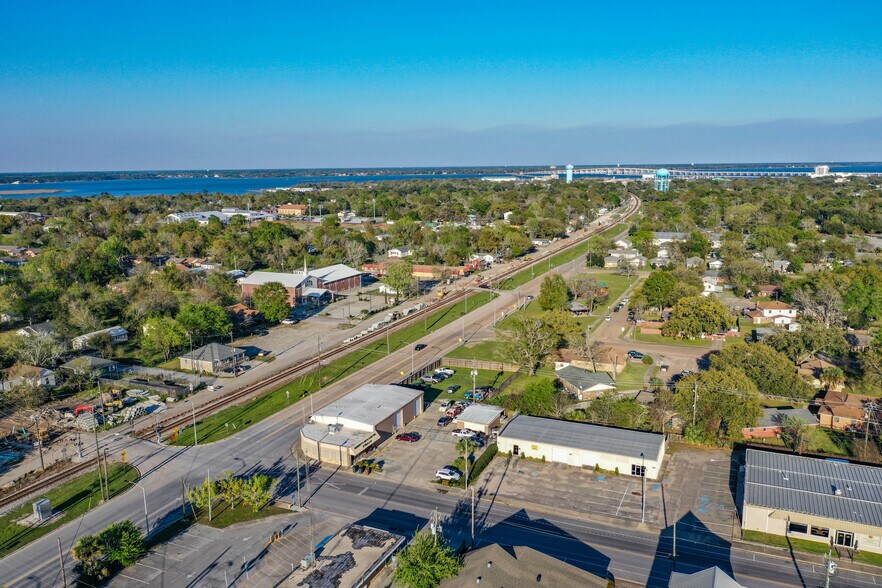 More Photos Of 198 Main St, Biloxi Light Distribution For Sale