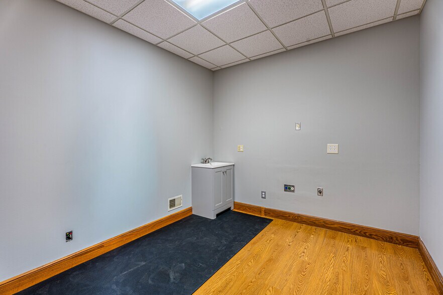 More Photos Of 6490 Main St, Buffalo Medical For Lease