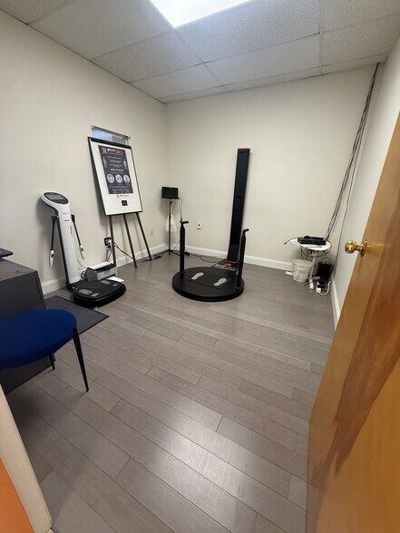 More Photos Of 500-502 Main St, Waltham Storefront Retail Residential For Lease