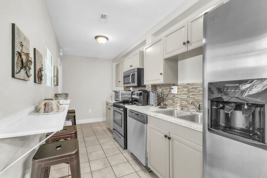 More Photos Of 4175 Sandy Flat Rd, Taylors Warehouse For Sale